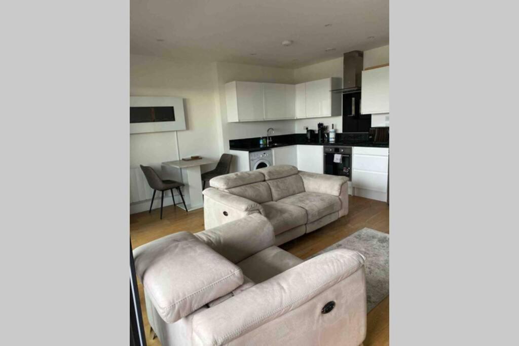 Luxury 1 Bedroom Apartment With Netflix & Parking 博勒姆伍德 外观 照片