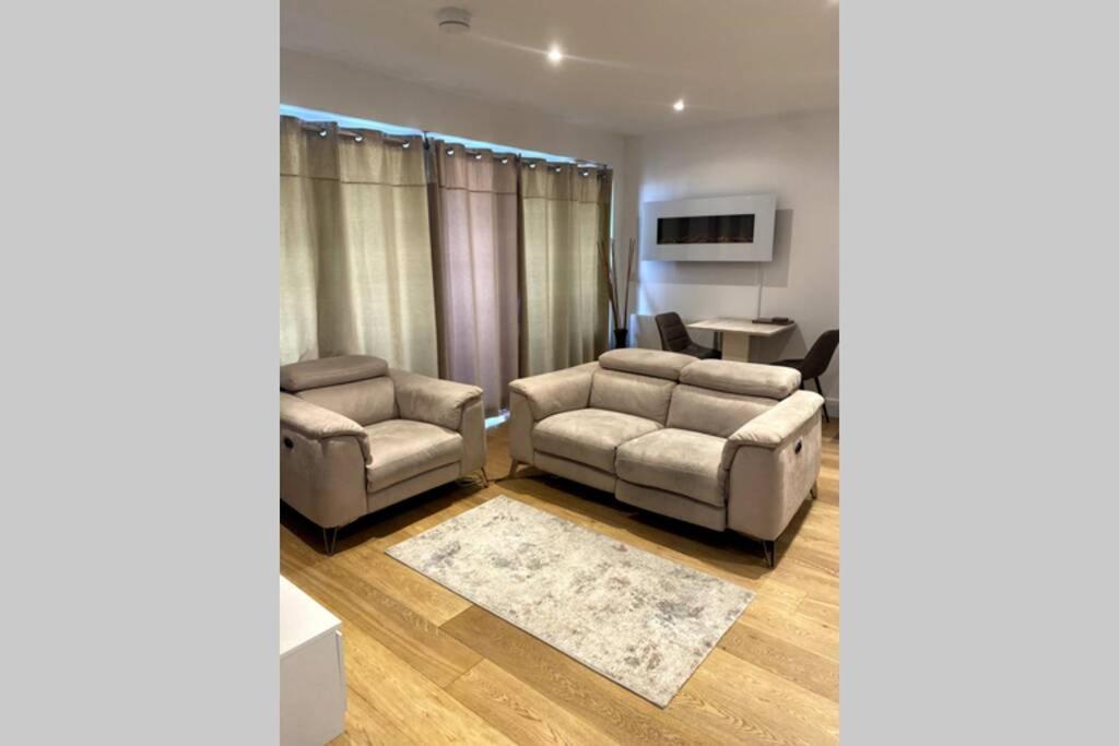 Luxury 1 Bedroom Apartment With Netflix & Parking 博勒姆伍德 外观 照片
