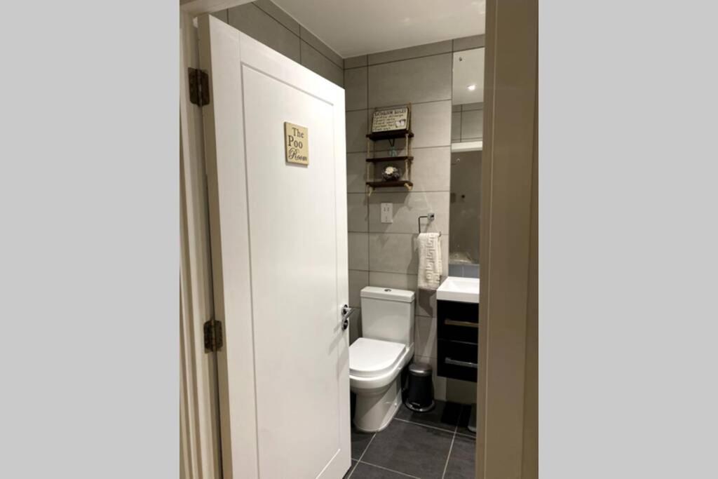 Luxury 1 Bedroom Apartment With Netflix & Parking 博勒姆伍德 外观 照片