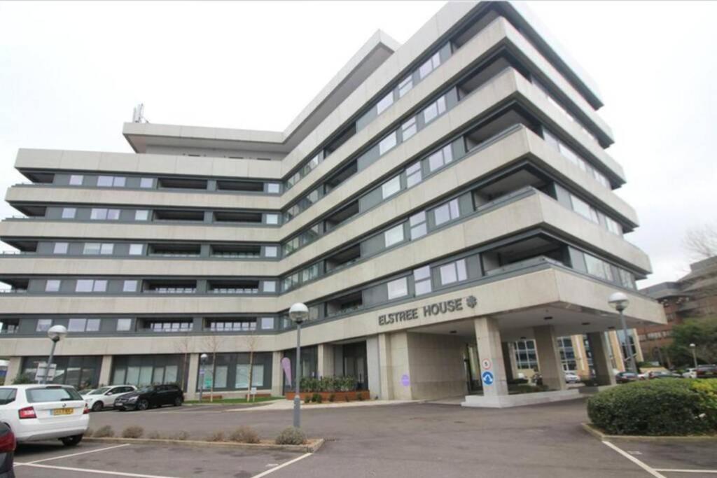 Luxury 1 Bedroom Apartment With Netflix & Parking 博勒姆伍德 外观 照片