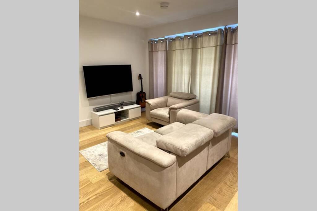 Luxury 1 Bedroom Apartment With Netflix & Parking 博勒姆伍德 外观 照片